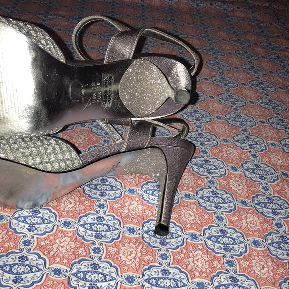 Sliver sparkly  pointy toe Adrianna appellant heels - Picture 5 of 8